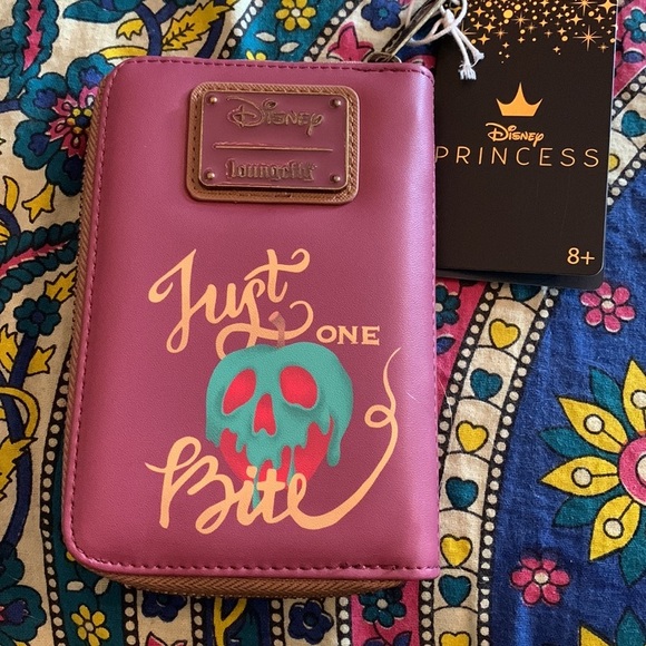 NWT Loungefly Disney Snow White Wallet - Picture 2 of 3
